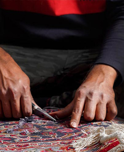 رفو گری قالی در قالیشویی وردآورد 