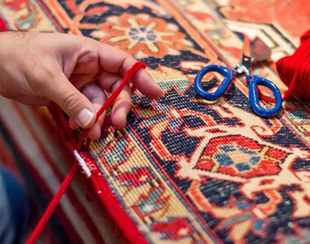 خدمات تخصصی و حرفه ای رفوی فرش در قالیشویی وردآورد 